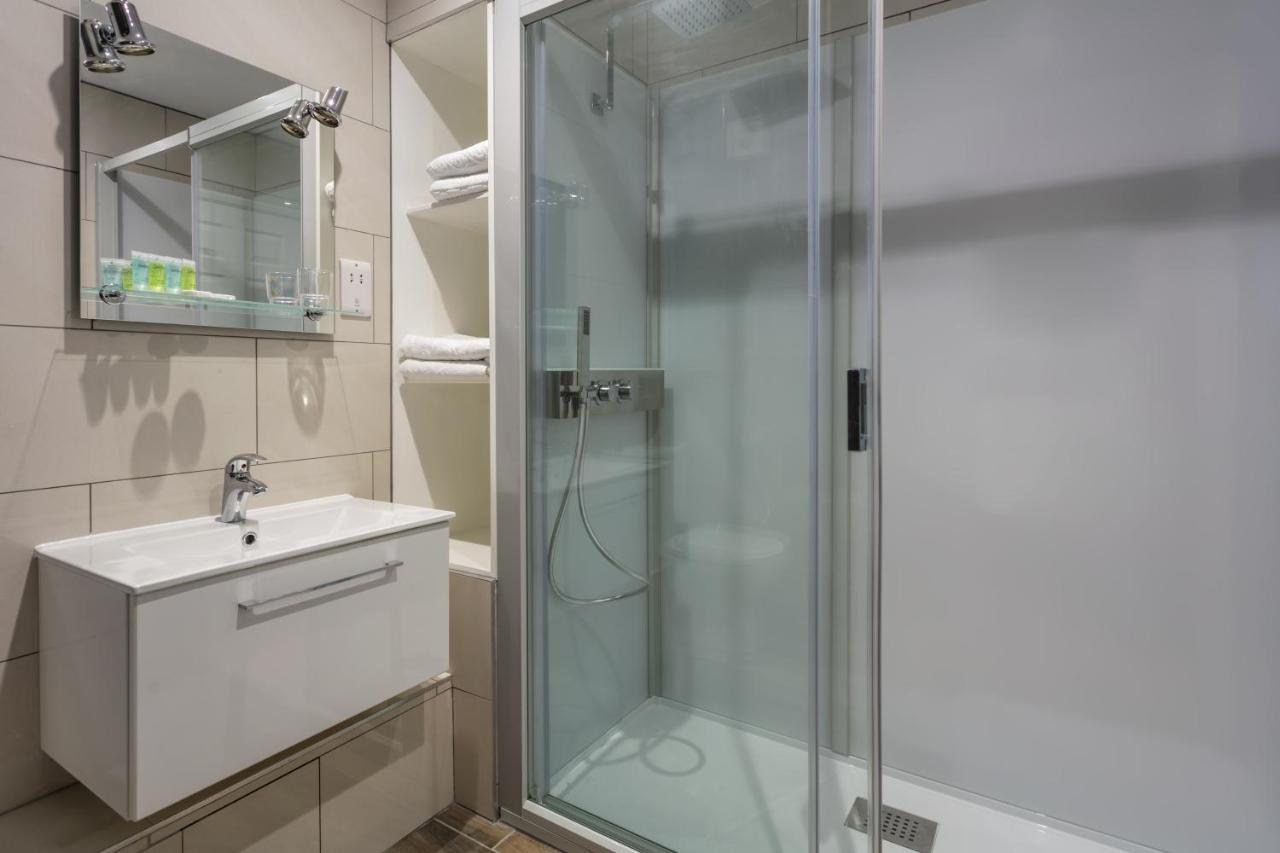 Roydon Marina Village Hotel Dış mekan fotoğraf