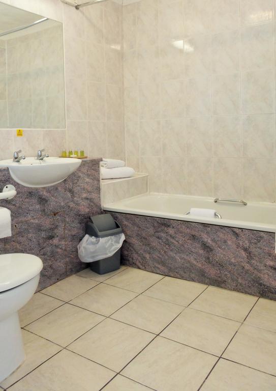 Roydon Marina Village Hotel Dış mekan fotoğraf