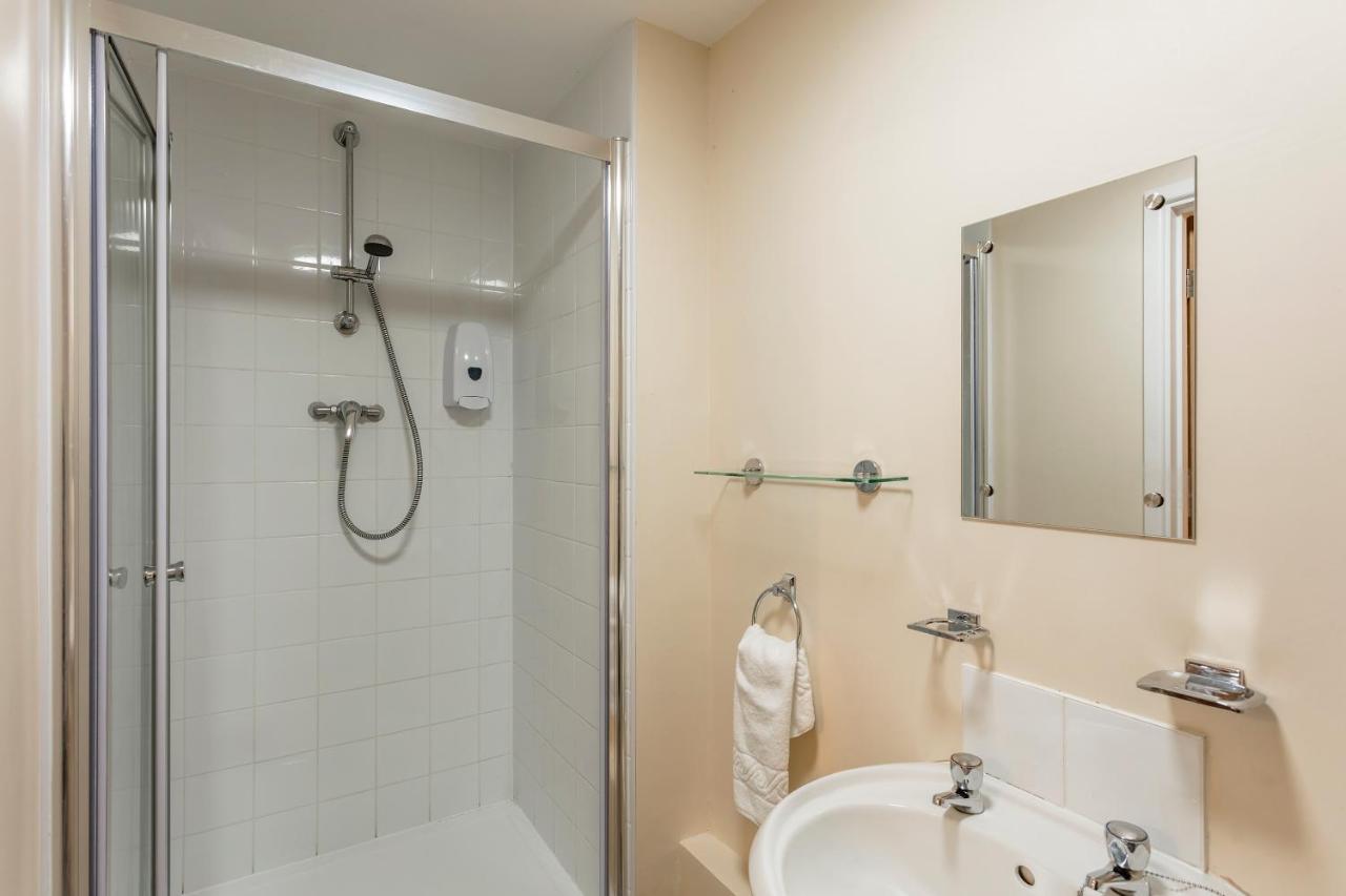 Roydon Marina Village Hotel Dış mekan fotoğraf