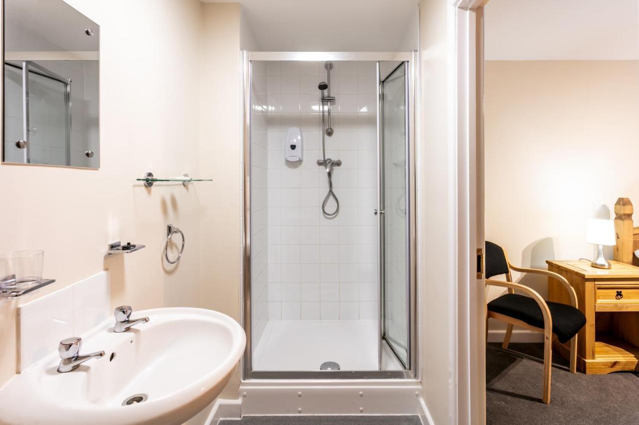 Roydon Marina Village Hotel Dış mekan fotoğraf