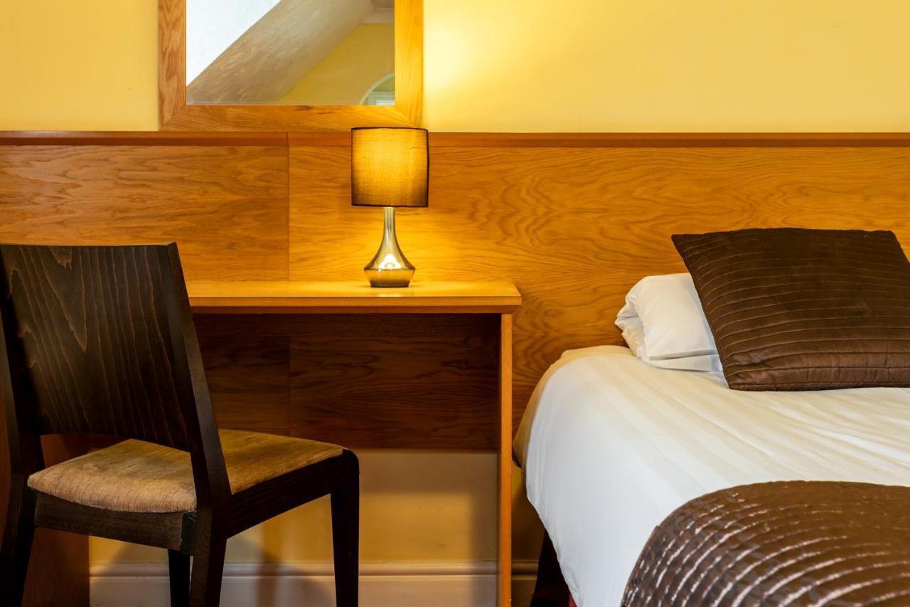Roydon Marina Village Hotel Dış mekan fotoğraf