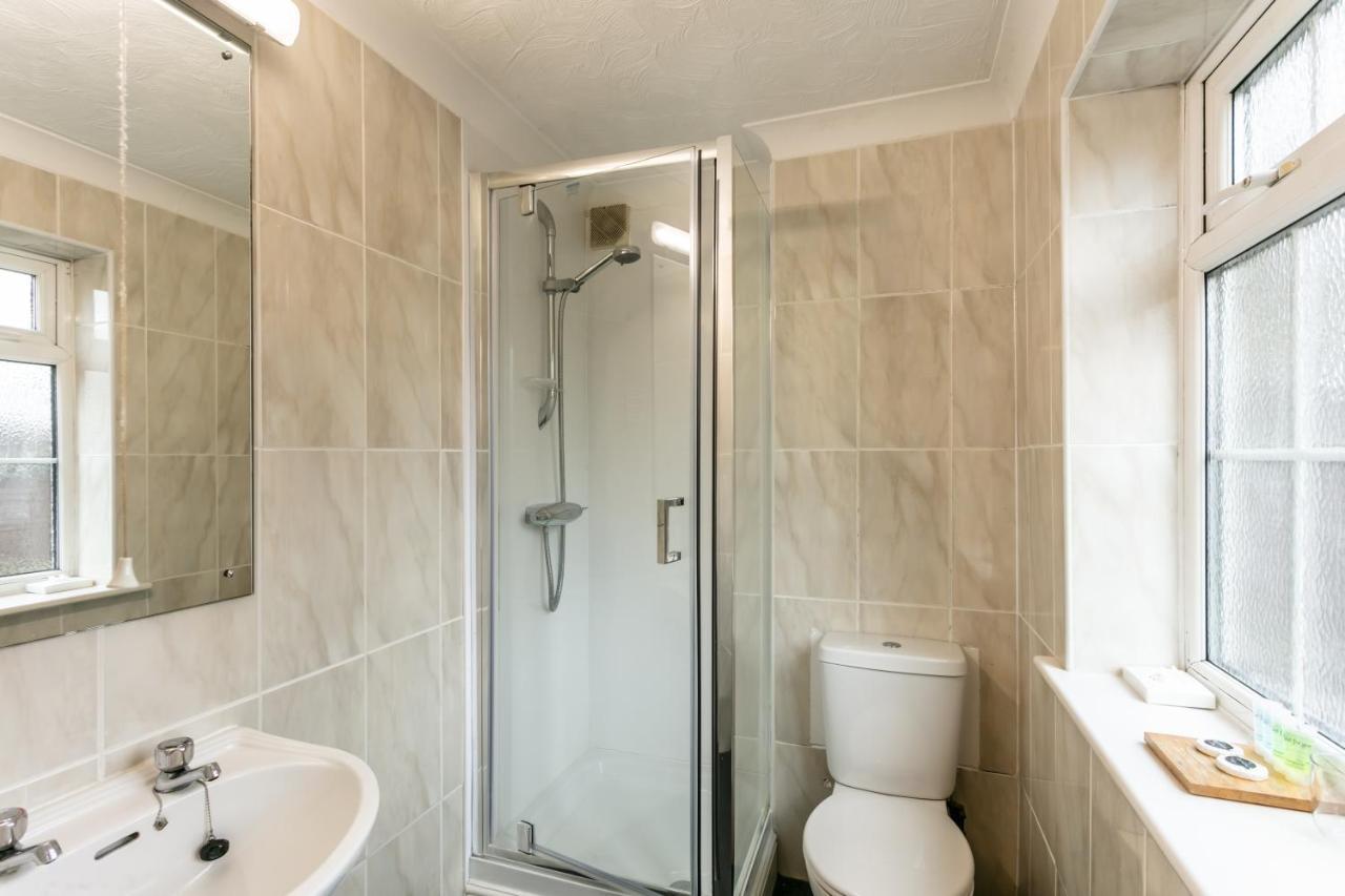 Roydon Marina Village Hotel Dış mekan fotoğraf
