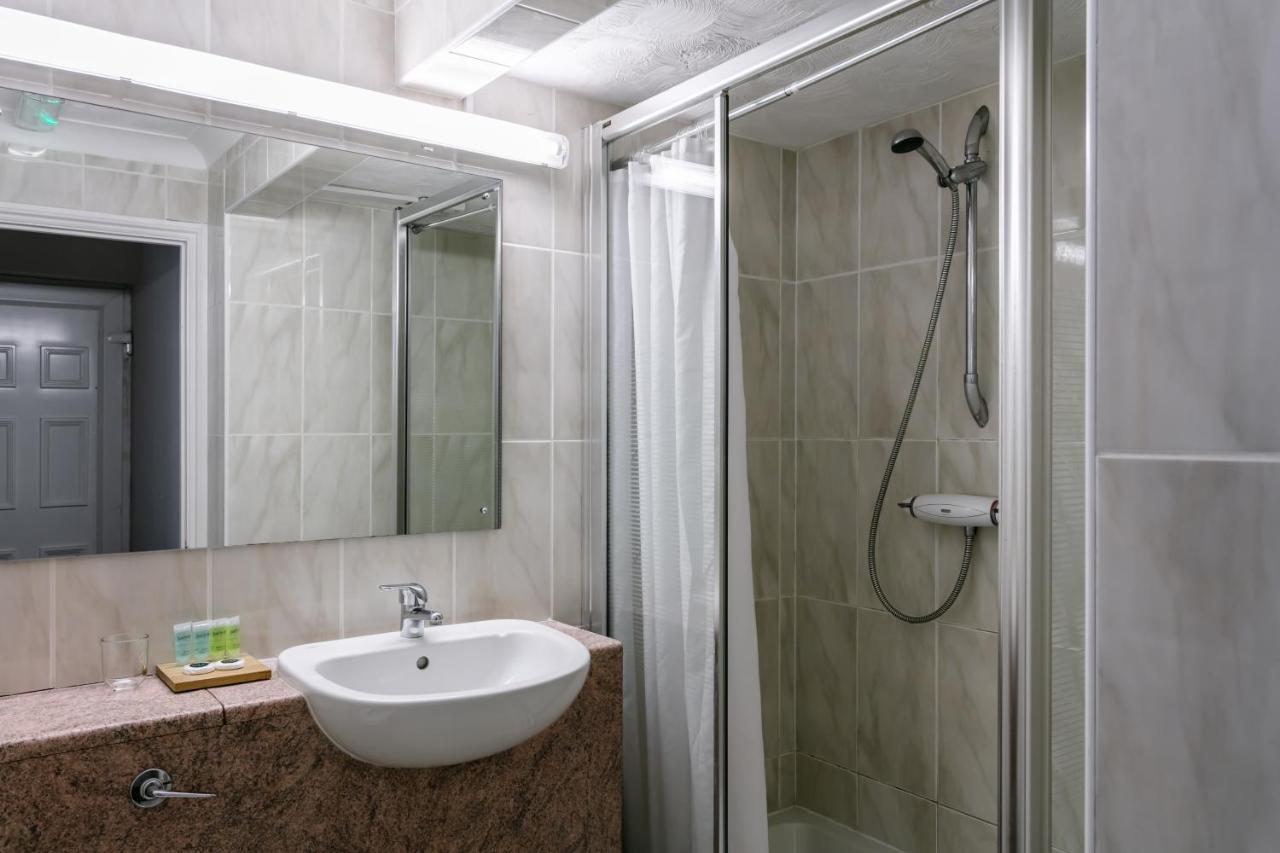 Roydon Marina Village Hotel Dış mekan fotoğraf