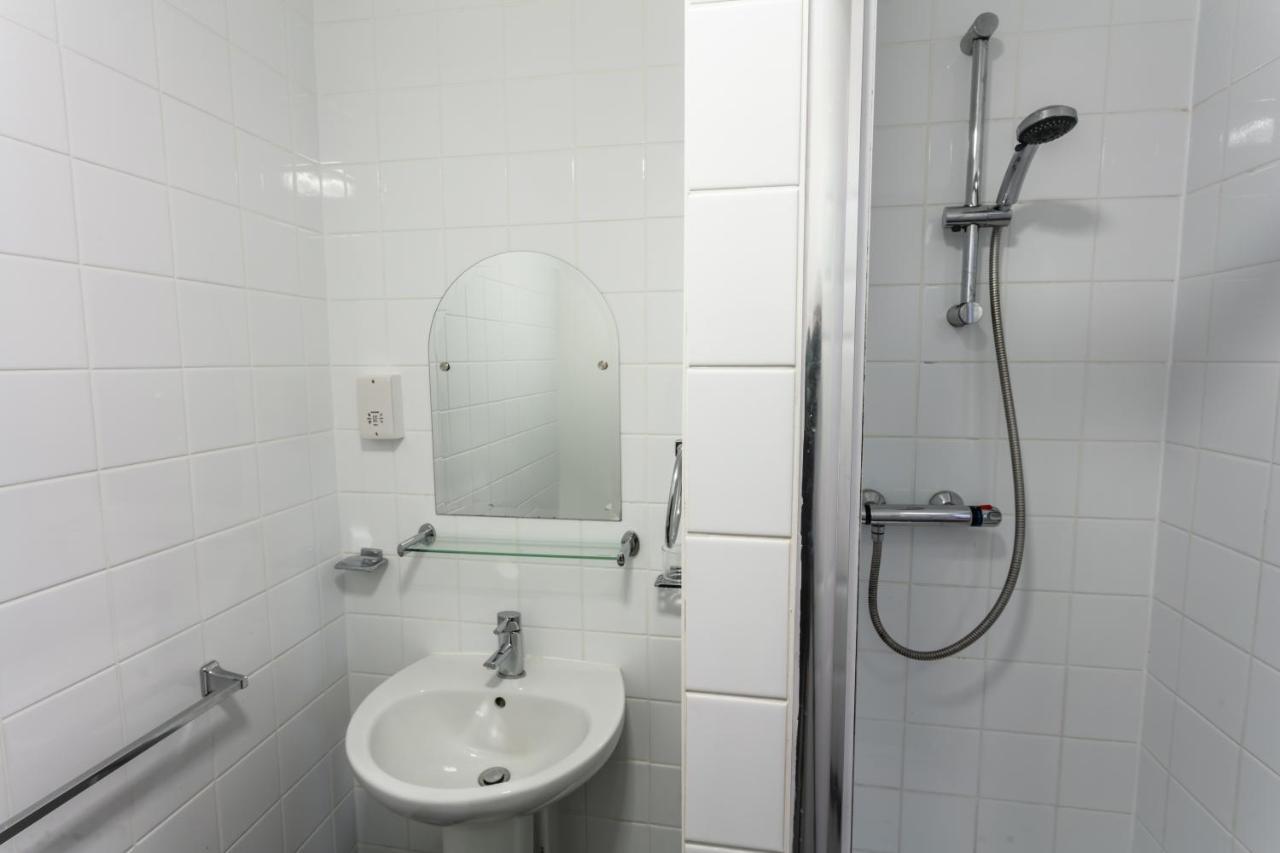 Roydon Marina Village Hotel Dış mekan fotoğraf