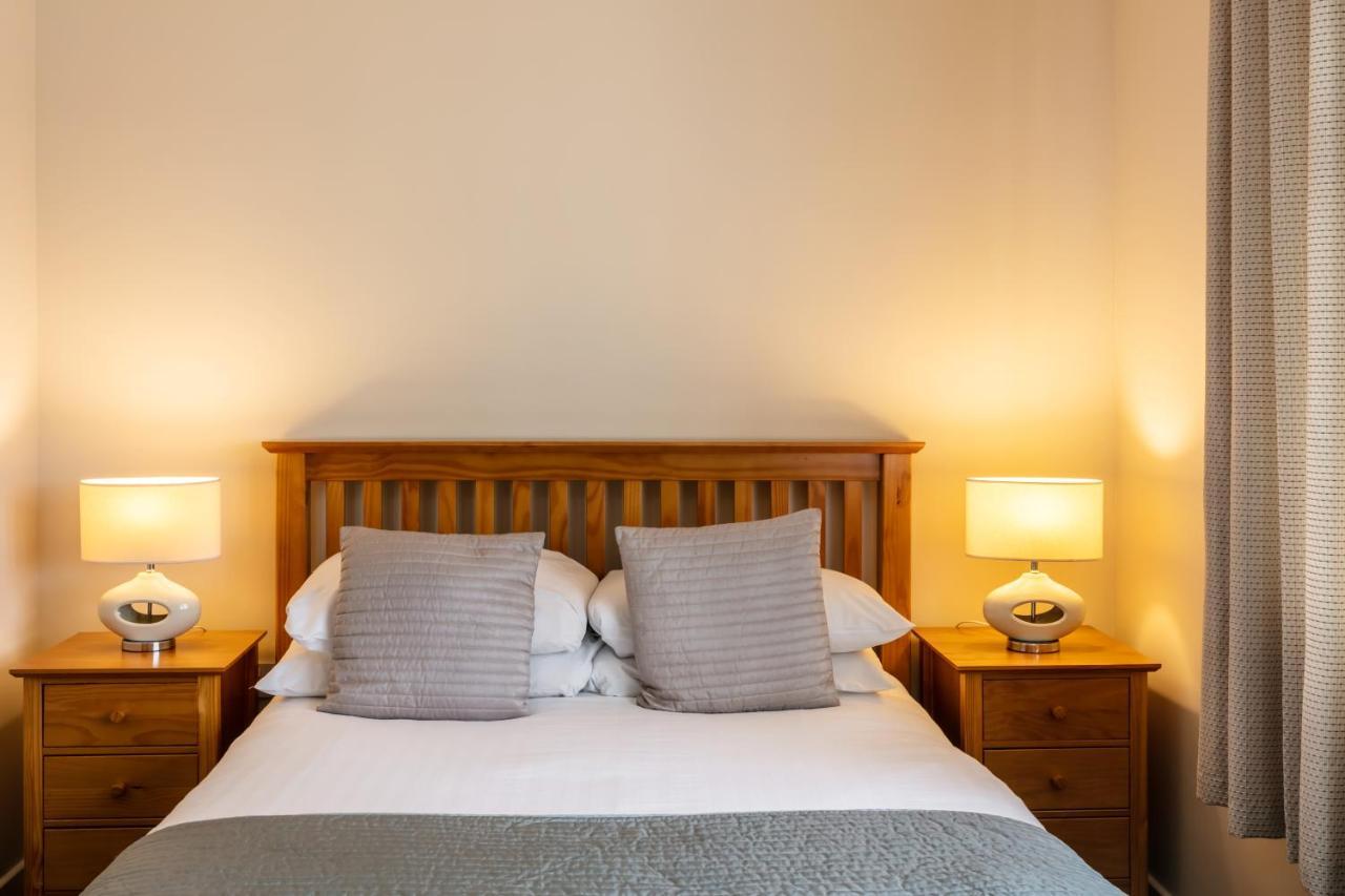 Roydon Marina Village Hotel Dış mekan fotoğraf